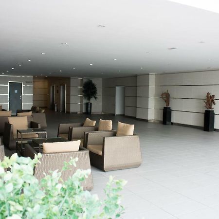 Ashton Meridin Suites نوساجايا المظهر الخارجي الصورة